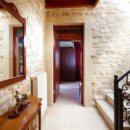 Discrete Loutra Villa