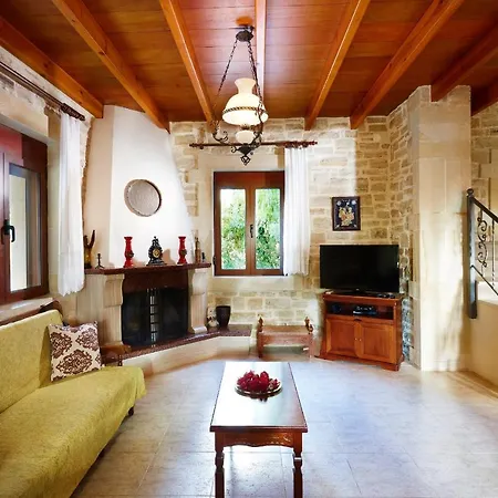 Discrete Loutra Villa